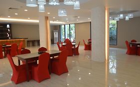 Airport Avenue Hotel